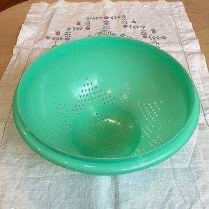 Vintage Tupperware Colander
